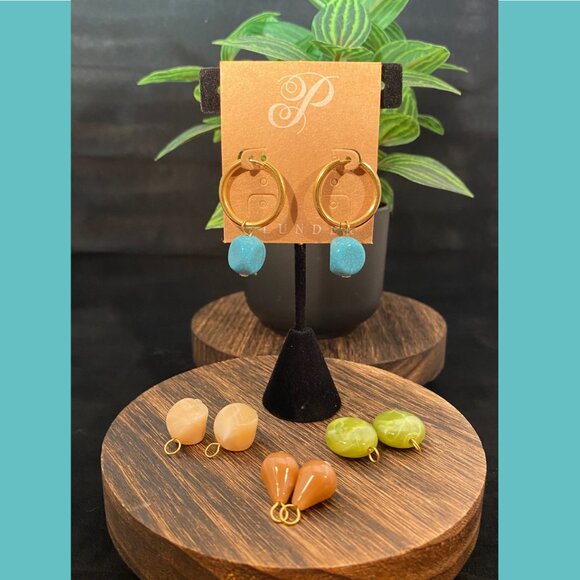 NEW, NEVER WORN  Plunder Gold Tone Hoop Earrings with interchangeable stones. - Picture 2 of 4